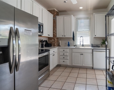 606 W Drew Street - Photo Thumbnail 4
