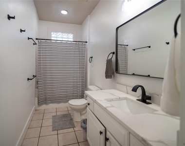 606 W Drew Street - Photo Thumbnail 8