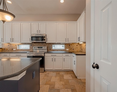 7214 Glenwick Court - Photo Thumbnail 6