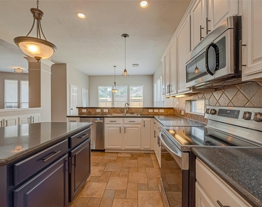 7214 Glenwick Court - Photo Thumbnail 4