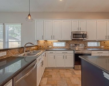 7214 Glenwick Court - Photo Thumbnail 19