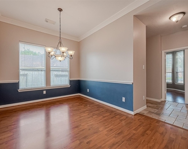 7214 Glenwick Court - Photo Thumbnail 10