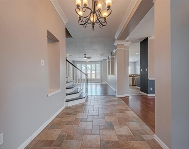 7214 Glenwick Court - Photo Thumbnail 7