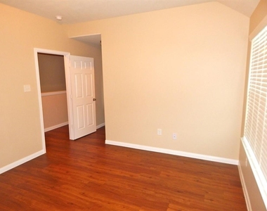 847 Darbydale Crossing Lane - Photo Thumbnail 10