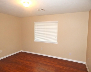 847 Darbydale Crossing Lane - Photo Thumbnail 13