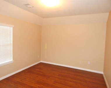 847 Darbydale Crossing Lane - Photo Thumbnail 7