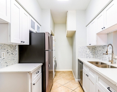 1818 Augusta Drive - Photo Thumbnail 9