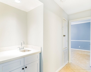 1818 Augusta Drive - Photo Thumbnail 11