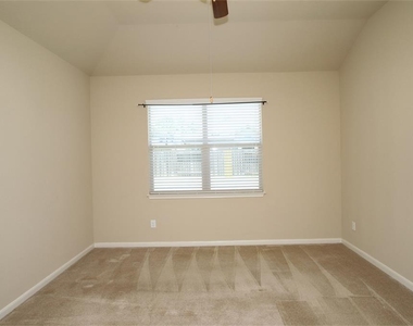 8902 Finnery - Photo Thumbnail 19