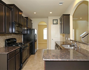 8902 Finnery - Photo Thumbnail 8