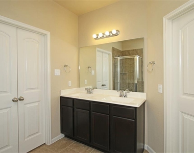 8902 Finnery - Photo Thumbnail 16