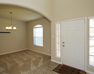 8902 Finnery - Photo Thumbnail 2