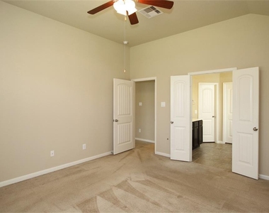 8902 Finnery - Photo Thumbnail 12
