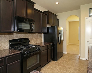 8902 Finnery - Photo Thumbnail 9