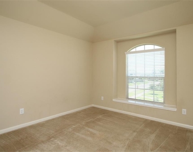 8902 Finnery - Photo Thumbnail 23