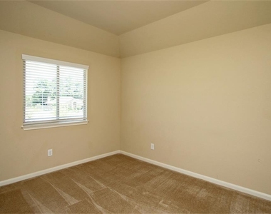 8902 Finnery - Photo Thumbnail 24