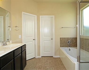 8902 Finnery - Photo Thumbnail 14