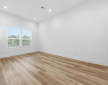6627 Katarani Drive - Photo Thumbnail 11