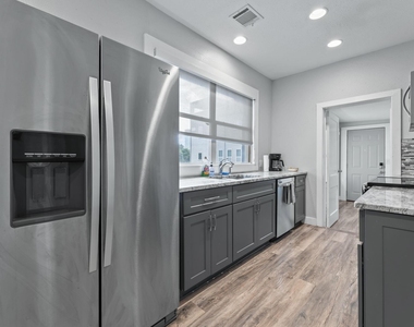 412 Drew Street - Photo Thumbnail 6
