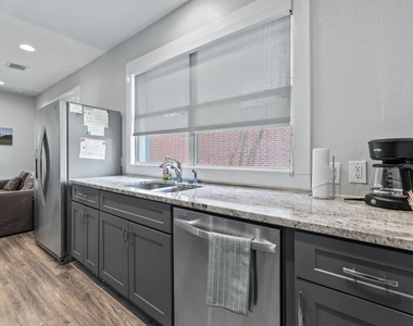 412 Drew Street - Photo Thumbnail 4