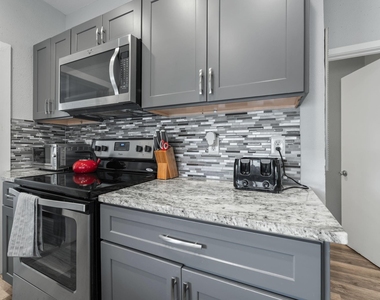 412 Drew Street - Photo Thumbnail 5