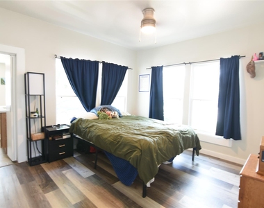 2603 Stanford Street - Photo Thumbnail 9