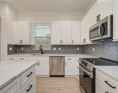 6420 Highland Pine Lane - Photo Thumbnail 13