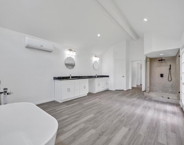 4409 Hillbrook Drive - Photo Thumbnail 26