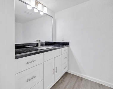 4409 Hillbrook Drive - Photo Thumbnail 21