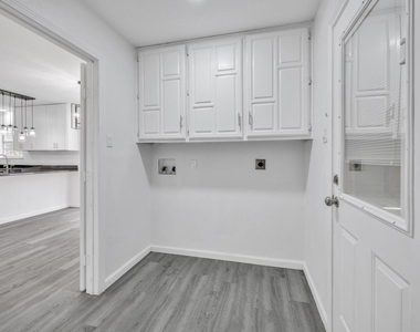 4409 Hillbrook Drive - Photo Thumbnail 20