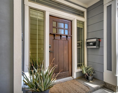 837 W 25th Street - Photo Thumbnail 3