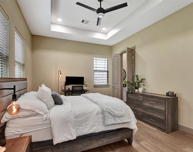 837 W 25th Street - Photo Thumbnail 23