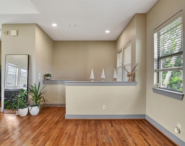 837 W 25th Street - Photo Thumbnail 20