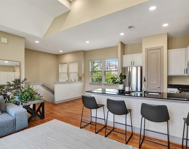 837 W 25th Street - Photo Thumbnail 15