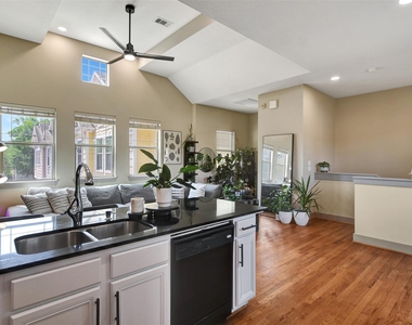 837 W 25th Street - Photo Thumbnail 19