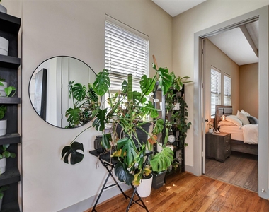 837 W 25th Street - Photo Thumbnail 22