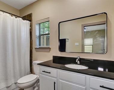 837 W 25th Street - Photo Thumbnail 9