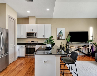 837 W 25th Street - Photo Thumbnail 17