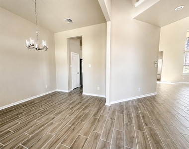 21018 Camberwell Beauty Lane - Photo Thumbnail 2