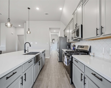 2808 Bisbee Road - Photo Thumbnail 21