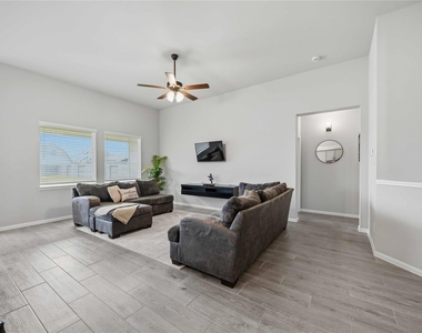 2808 Bisbee Road - Photo Thumbnail 29