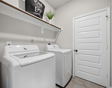 2808 Bisbee Road - Photo Thumbnail 18