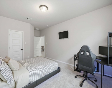 2808 Bisbee Road - Photo Thumbnail 11