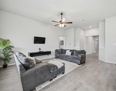 2808 Bisbee Road - Photo Thumbnail 27