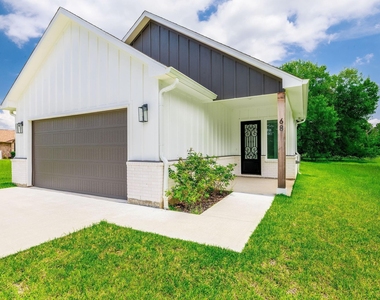 68 Fairway Drive - Photo Thumbnail 1