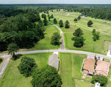 68 Fairway Drive - Photo Thumbnail 4