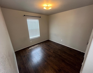 21335 Finbury Oaks Lane - Photo Thumbnail 5