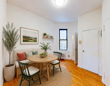 East 93rd Street - Photo Thumbnail 1