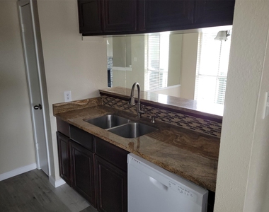 1516 Bay Area Boulevard - Photo Thumbnail 6