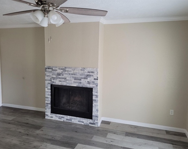 1516 Bay Area Boulevard - Photo Thumbnail 14